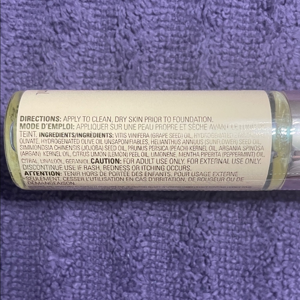 Revolution Baking Oil Hydrating Primer - Clear / Silver Cap - Picture 2 of 2
